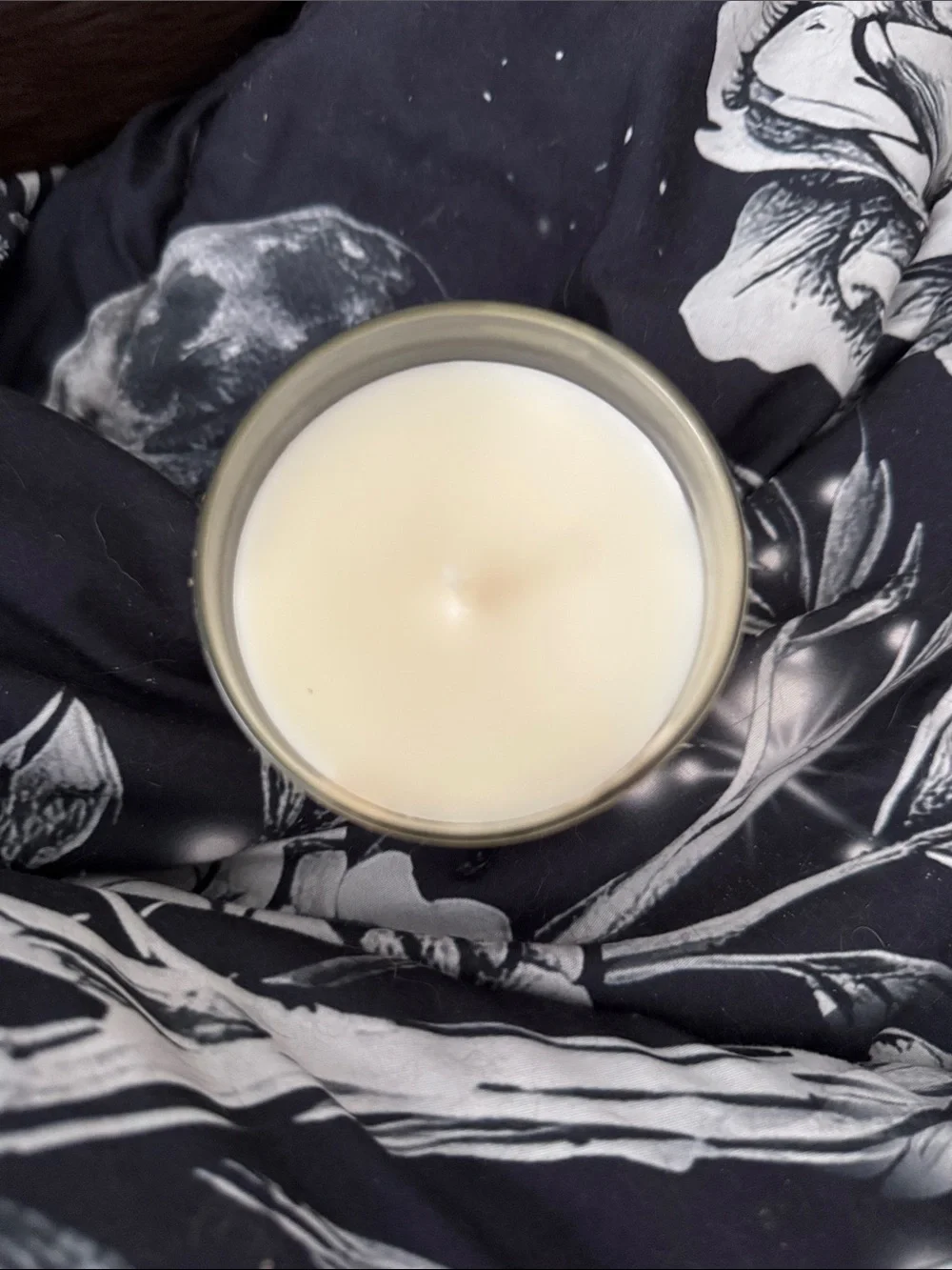 White Barn Cinnamon Caramel Swirl Candle - Cream and Brown Label - Picture 2 of 3